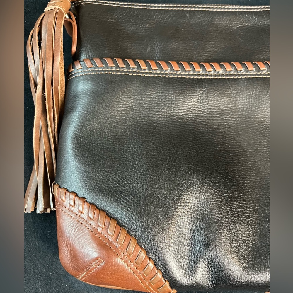Ili black leather crossbody with brown leather detailing. - Picture 4 of 13